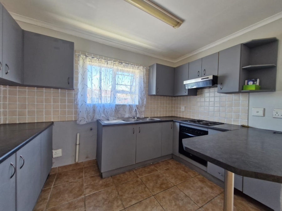 To Let 3 Bedroom Property for Rent in Parsonsvlei Eastern Cape